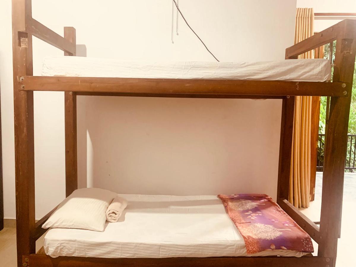 Jungle City Hostel Гале Екстериор снимка