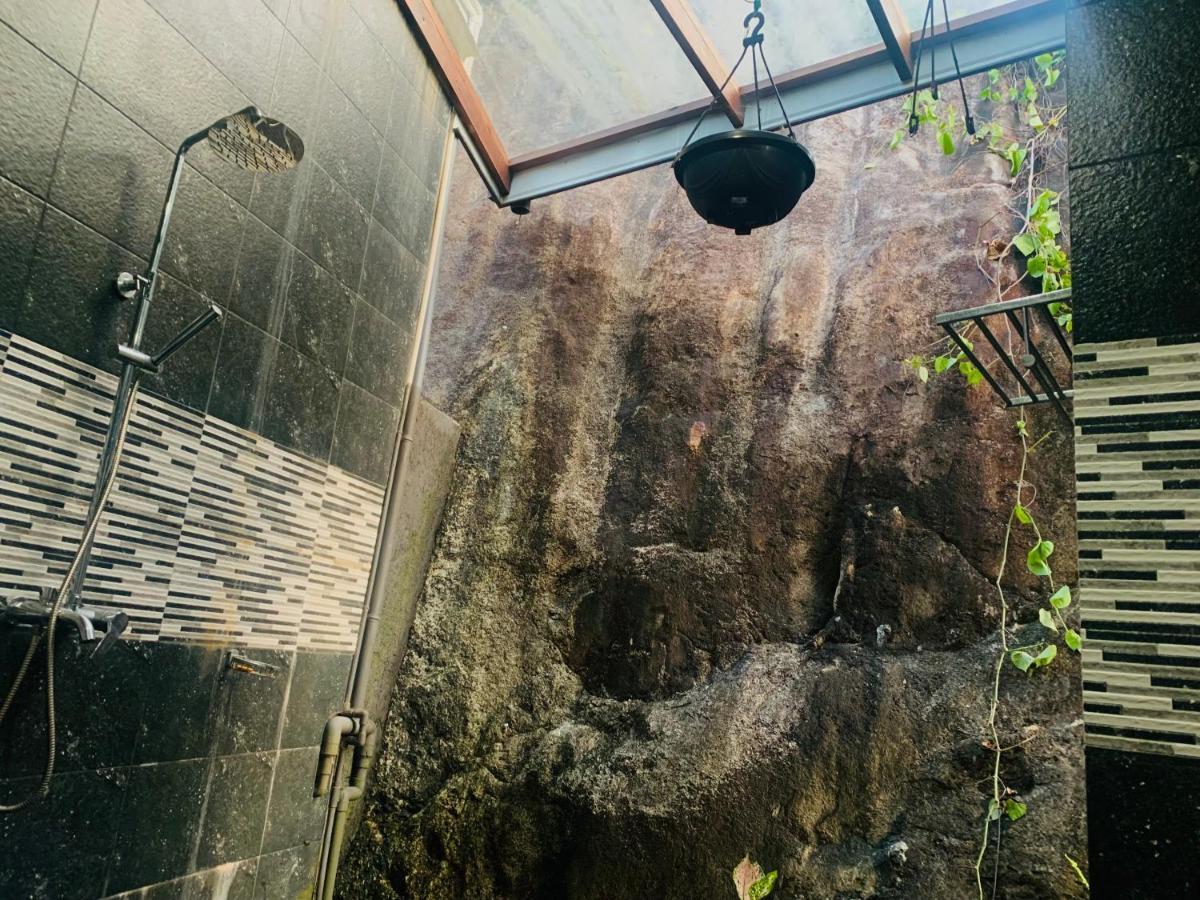 Jungle City Hostel Гале Екстериор снимка