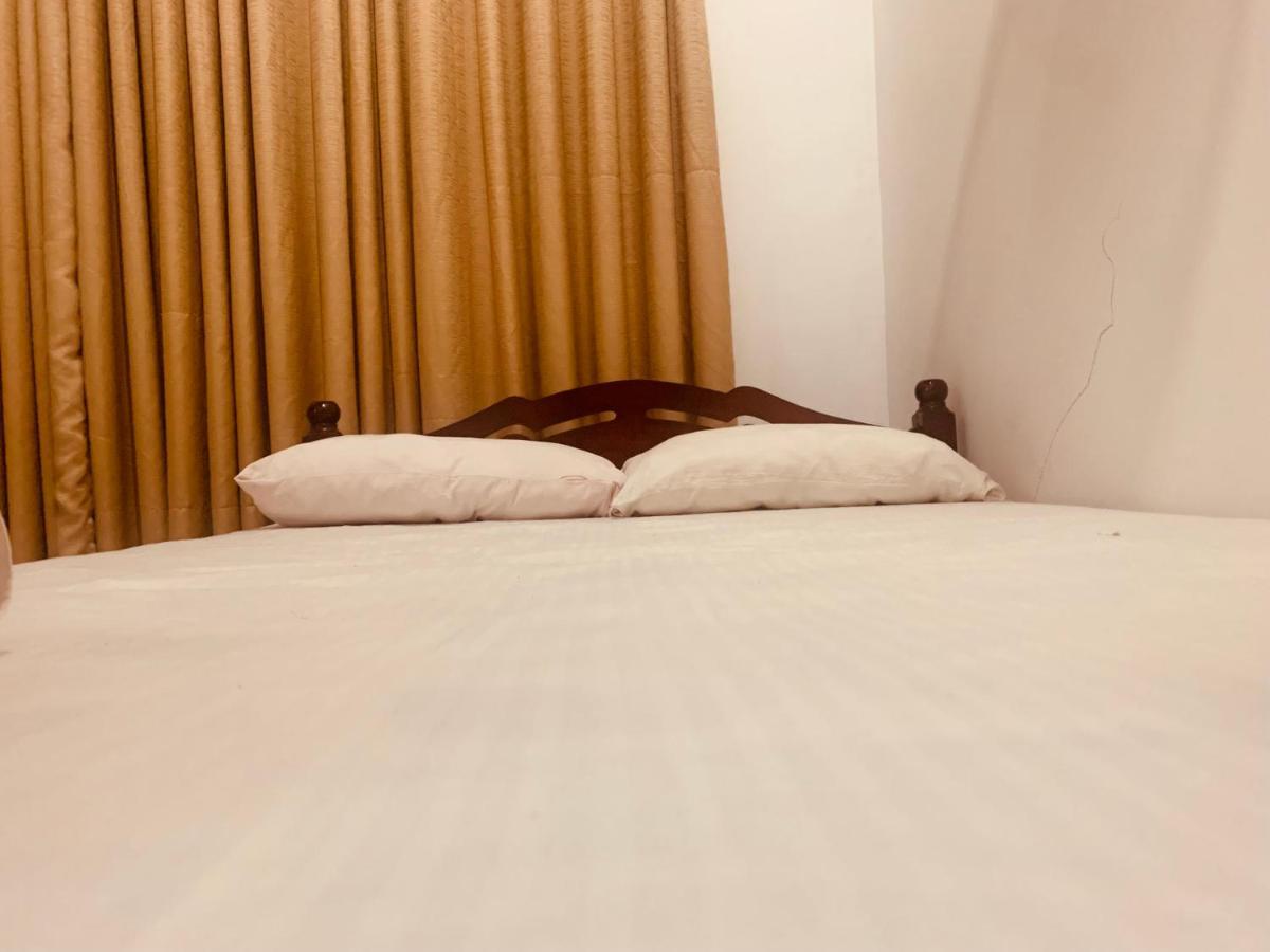 Jungle City Hostel Гале Екстериор снимка